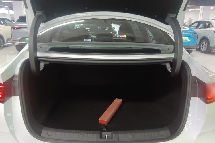 Used BYD Qin L 2025 DM-i Smart Drive 120KM Superior Model Trunk