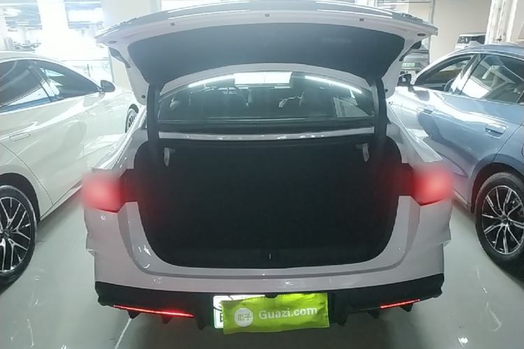 Used BYD Qin L 2025 DM-i Smart Drive 80KM Leading Model Trunk