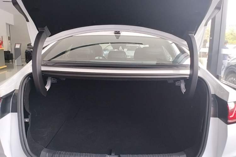 Used BYD Qin L 2025 DM-i Smart Drive 120KM Superior Model Trunk