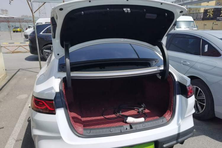 Used BYD Qin L 2025 DM-i Smart Drive 80KM Leading Model Trunk