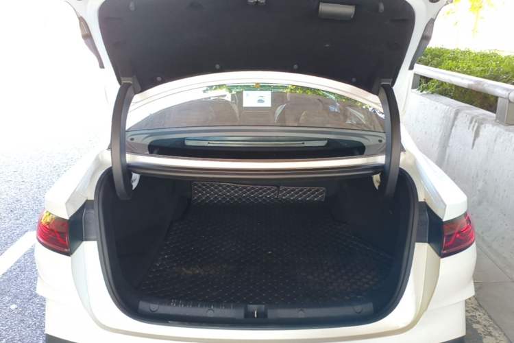 Used BYD Qin L 2025 DM-i Smart Drive 120KM Leading Model Trunk