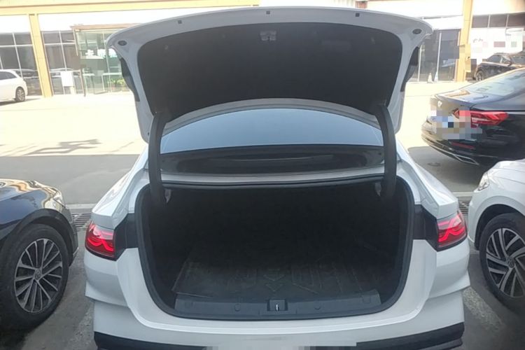 Used BYD Qin L 2025 DM-i Smart Drive 80KM Leading Model Trunk