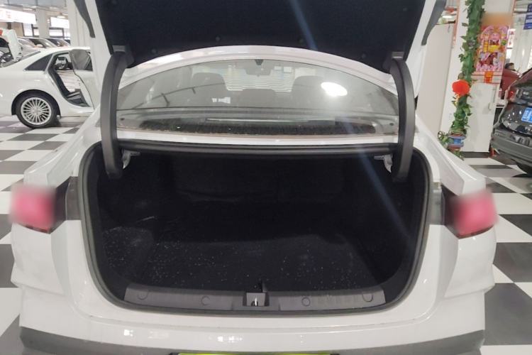 Used BYD Qin L 2025 DM-i Smart Drive 80KM Leading Model Trunk