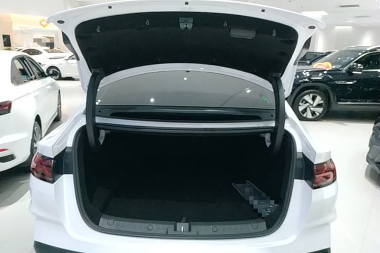 Used BYD Qin L 2025 DM-i Smart Drive 80KM Leading Model Trunk
