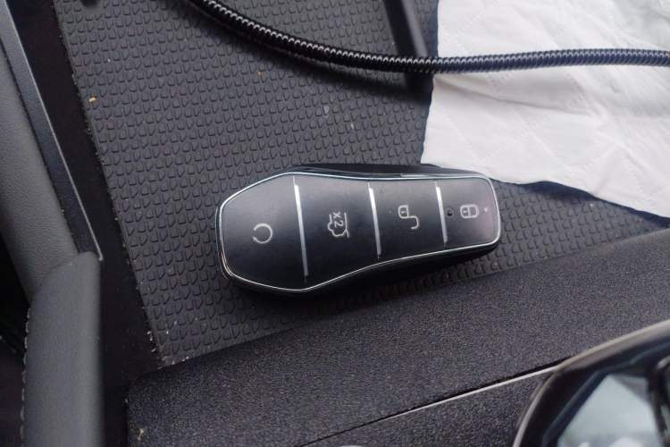 Used BYD Qin L 2025 DM-i Smart Drive 120KM Leading Model Vehicle Key