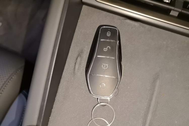 Used BYD Qin L 2025 DM-i Smart Drive 120KM Superior Model Vehicle Key