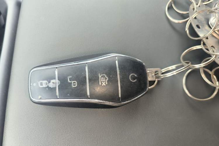 Used BYD Qin L 2025 DM-i Smart Drive 120KM Superior Model Vehicle Key