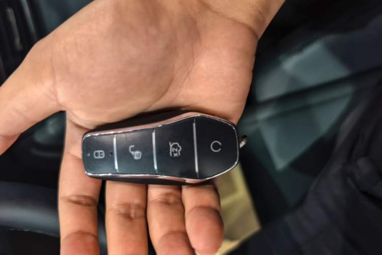 Used BYD Qin L 2025 DM-i Smart Drive 120KM Superior Model Vehicle Key
