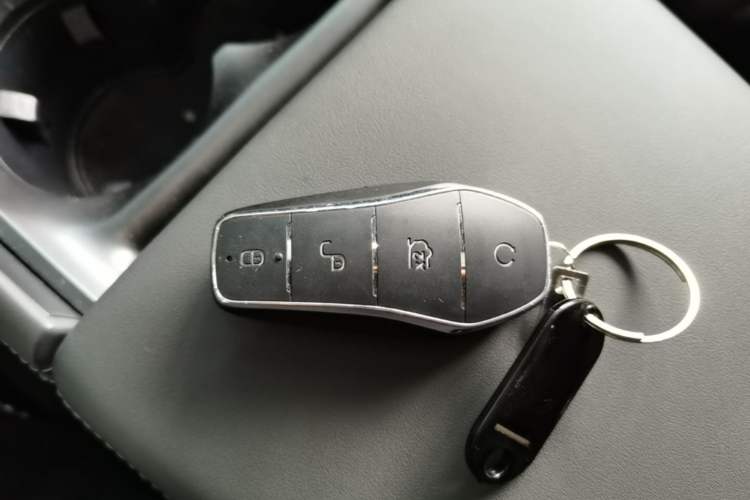 Used BYD Qin L 2025 DM-i Smart Drive 120KM Excellence Model Vehicle Key