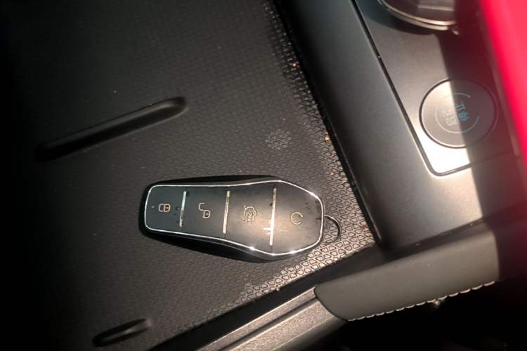 Used BYD Qin L 2025 DM-i Smart Drive 80KM Leading Model Vehicle Key