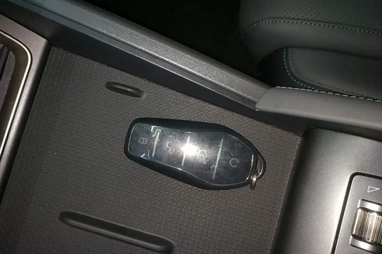 Used BYD Qin L 2025 DM-i Smart Drive 80KM Leading Model Vehicle Key