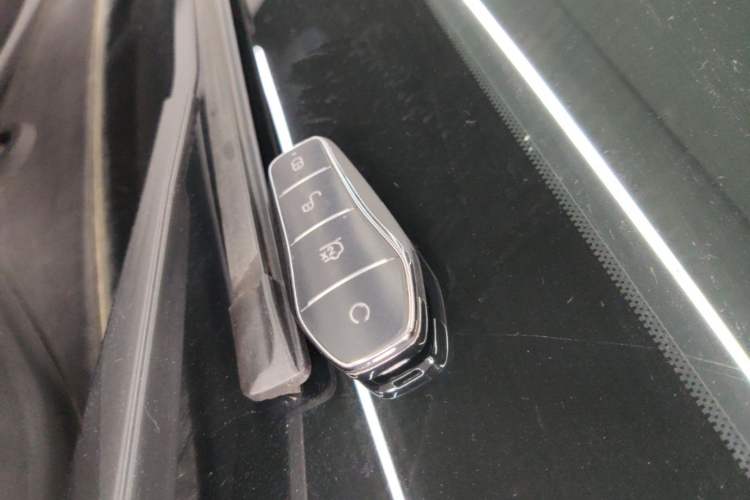 Used BYD Qin L 2025 DM-i Smart Drive 80KM Superior Model Vehicle Key