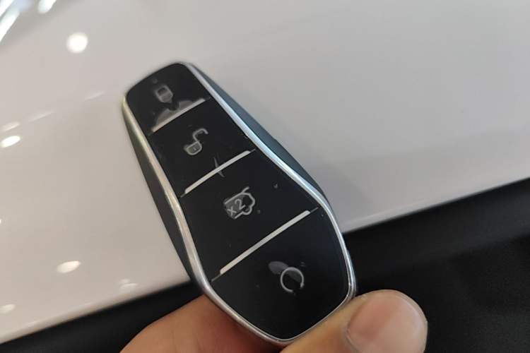 Used BYD Qin L 2025 DM-i Smart Drive 120KM Superior Model Vehicle Key