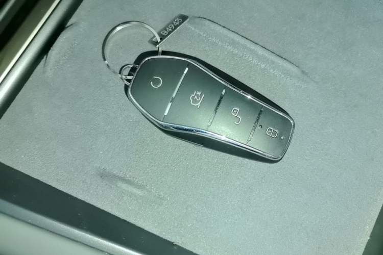 Used BYD Qin L 2025 DM-i Smart Drive 120KM Superior Model Vehicle Key