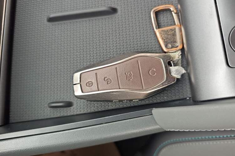 Used BYD Qin L 2025 DM-i Smart Drive 80KM Leading Model Vehicle Key