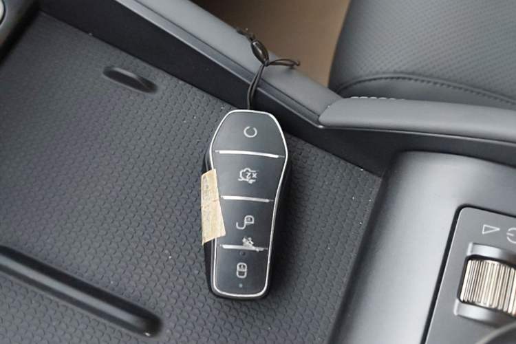 Used BYD Qin L 2025 DM-i Smart Drive 120KM Leading Model Vehicle Key