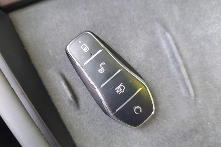Used BYD Qin L 2025 DM-i Smart Drive 120KM Superior Model Vehicle Key