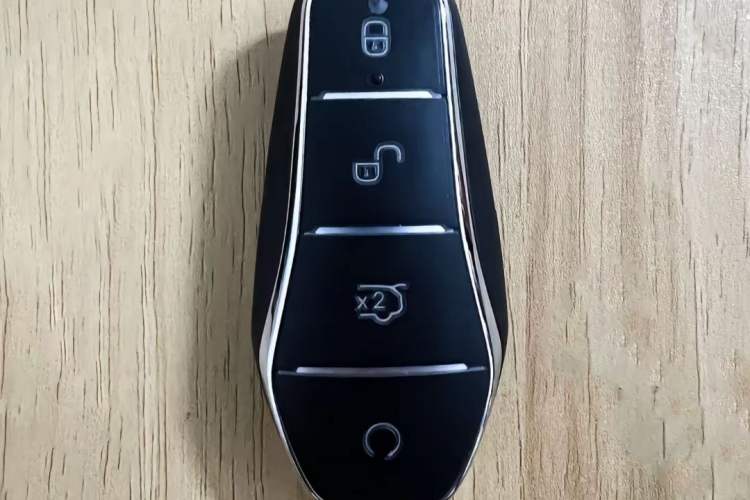 Used BYD Qin L 2025 DM-i Smart Drive 80KM Leading Model Vehicle Key