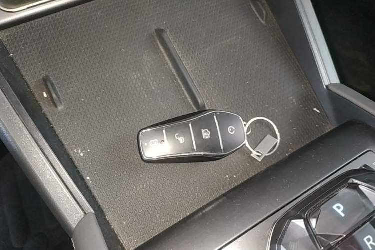 Used BYD Qin L 2025 DM-i Smart Drive 80KM Leading Model Vehicle Key