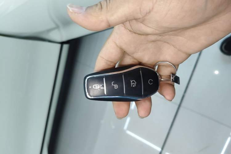 Used BYD Qin L 2025 EV 545KM Beyond Version Vehicle Key