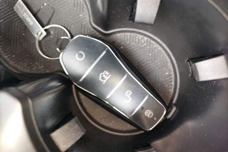 Used BYD Qin L 2025 DM-i Smart Drive 80KM Leading Model Vehicle Key