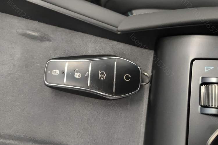 Used BYD Qin L 2025 DM-i Smart Drive 120KM Superior Model Vehicle Key