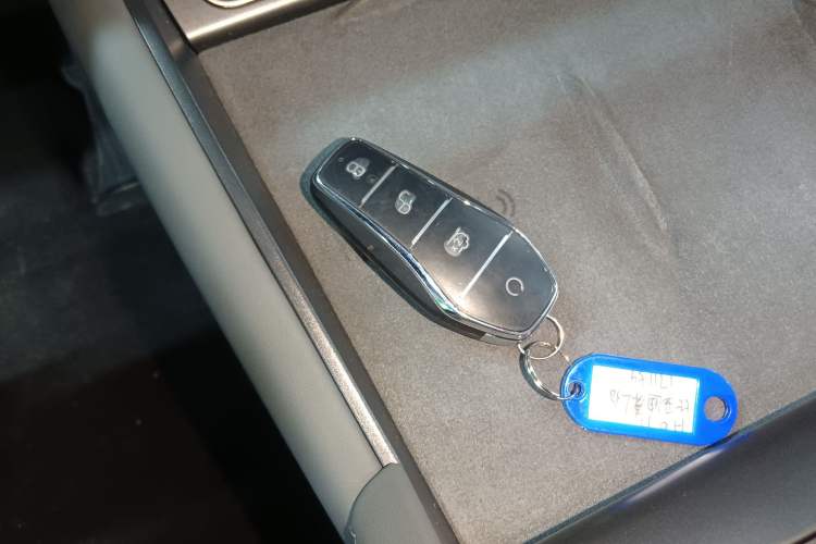 Used BYD Qin L 2025 DM-i Smart Drive 120KM Superior Model Vehicle Key