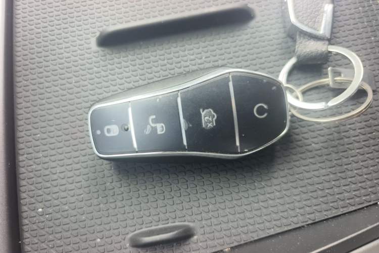 Used BYD Qin L 2025 DM-i Smart Drive 80KM Leading Model Vehicle Key