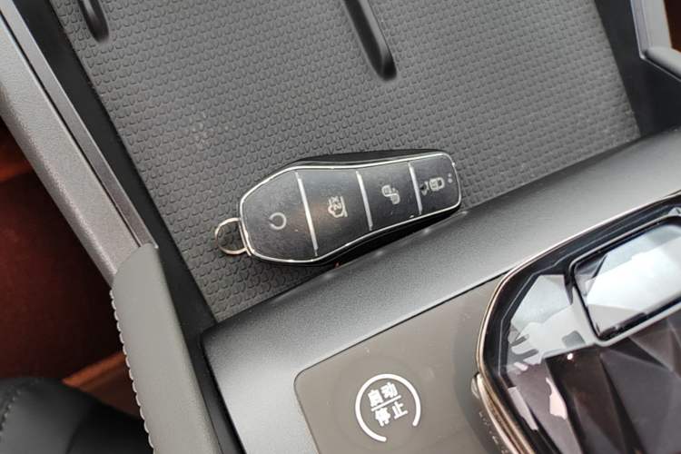 Used BYD Qin L 2025 DM-i Smart Drive 80KM Leading Model Vehicle Key
