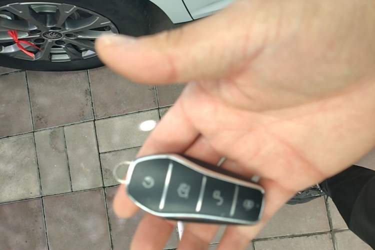 Used BYD Qin L 2025 DM-i Smart Drive 80KM Leading Model Vehicle Key