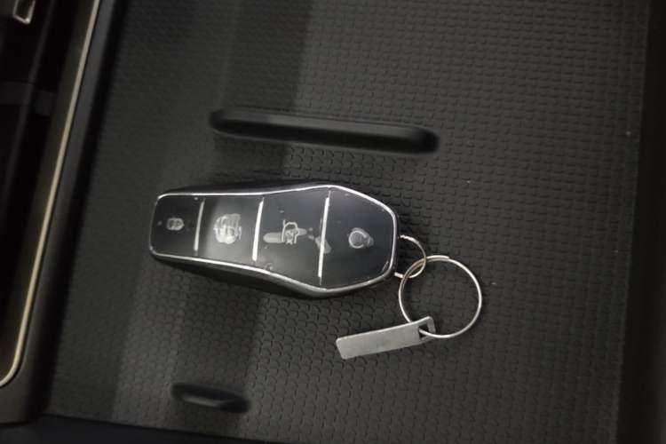 Used BYD Qin L 2025 DM-i Smart Drive 80KM Leading Model Vehicle Key