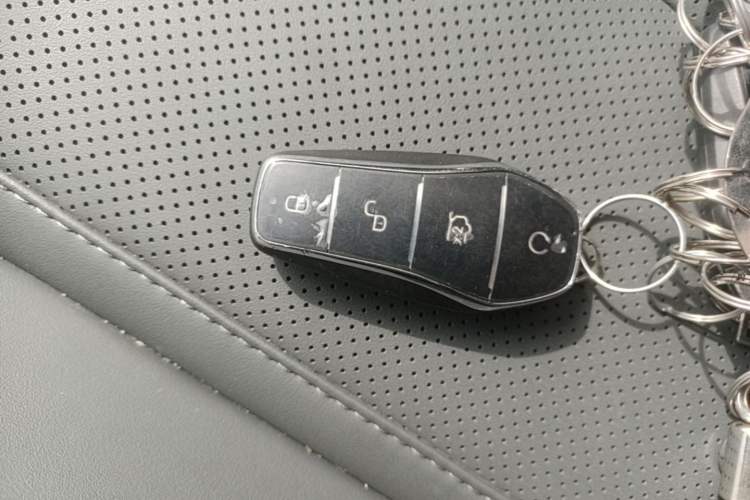 Used BYD Qin L 2025 DM-i Smart Drive 120KM Superior Model Vehicle Key