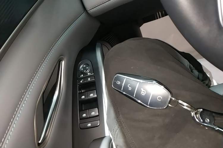 Used BYD Qin L 2025 DM-i Smart Drive 80KM Leading Model Vehicle Key