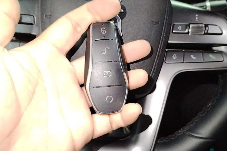 Used BYD Qin L 2025 DM-i Smart Drive 120KM Leading Model Vehicle Key