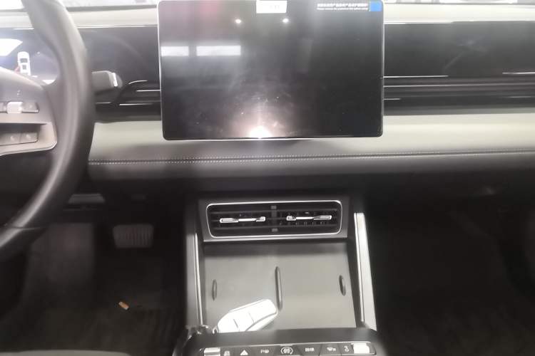 Used BYD Qin L 2025 EV 470KM Leading Edition Audio And AC Panel