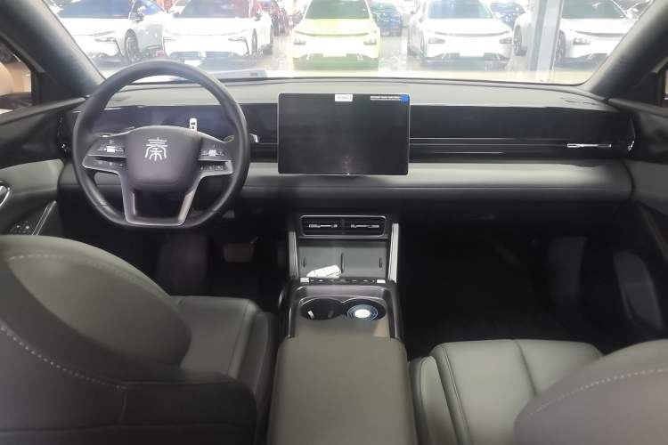 Used BYD Qin L 2025 EV 470KM Leading Edition Center Console