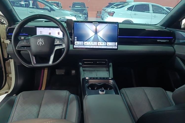 Used BYD Qin L 2025 EV 545KM Excellence Edition Center Console