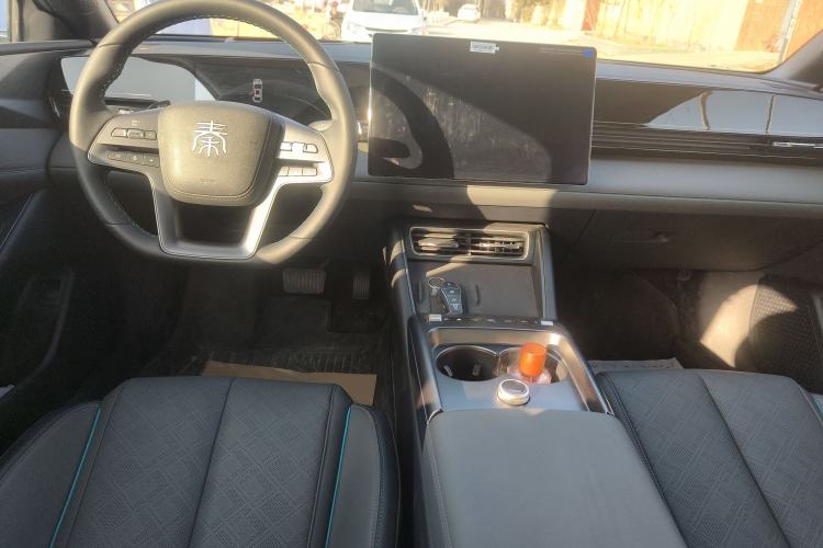 Used BYD Qin L 2025 EV 545KM Cloud Suspension Edition Center Console