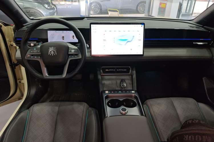 Used BYD Qin L 2025 EV 545KM Excellence Edition Center Console