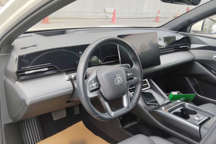 Used BYD Qin L 2025 EV 545KM Excellence Edition Center Console