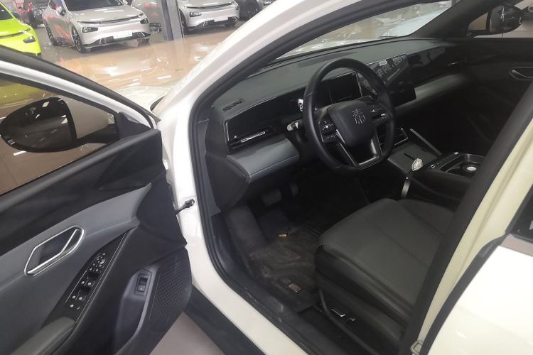 Used BYD Qin L 2025 EV 470KM Leading Edition Driver Seat