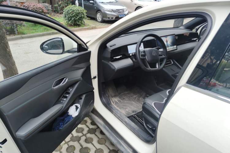Used BYD Qin L 2025 EV 545KM Beyond Version Driver Seat