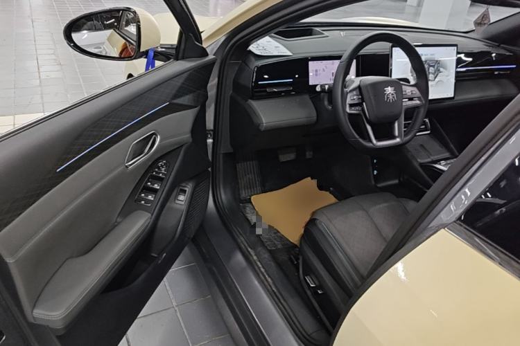 Used BYD Qin L 2025 EV 545KM Beyond Version Driver Seat