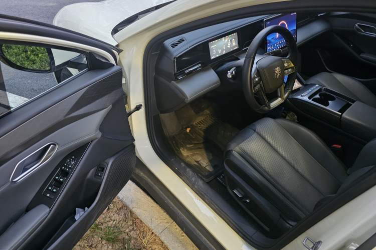 Used BYD Qin L 2025 EV 545KM Beyond Version Driver Seat
