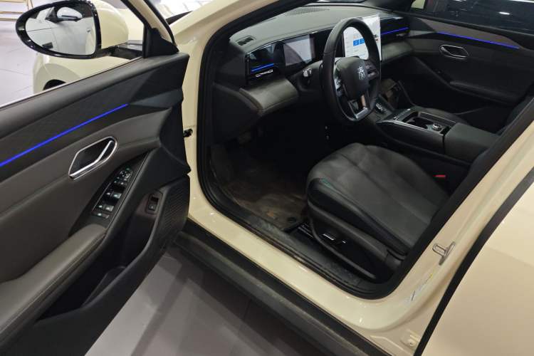 Used BYD Qin L 2025 EV 545KM Excellence Edition Driver Seat