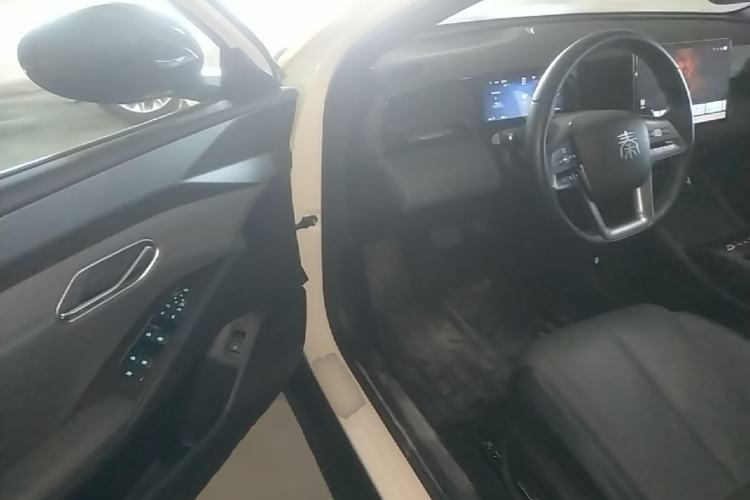 Used BYD Qin L 2025 EV 545KM Beyond Version Driver Seat