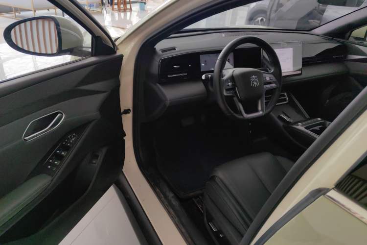 Used BYD Qin L 2025 EV 545KM Beyond Version Driver Seat