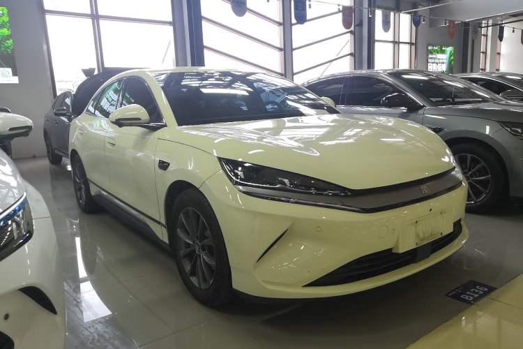 Used BYD Qin L 2025 EV 470KM Leading Edition Front Right 45 Deg