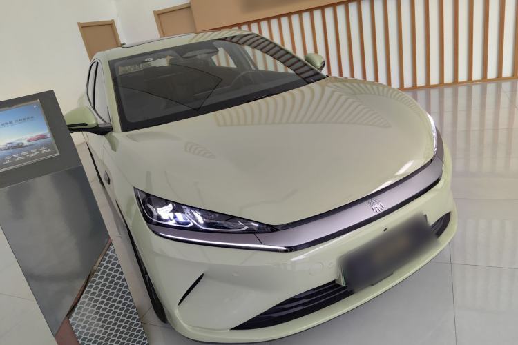 Used BYD Qin L 2025 EV 545KM Beyond Version Front Right 45 Deg