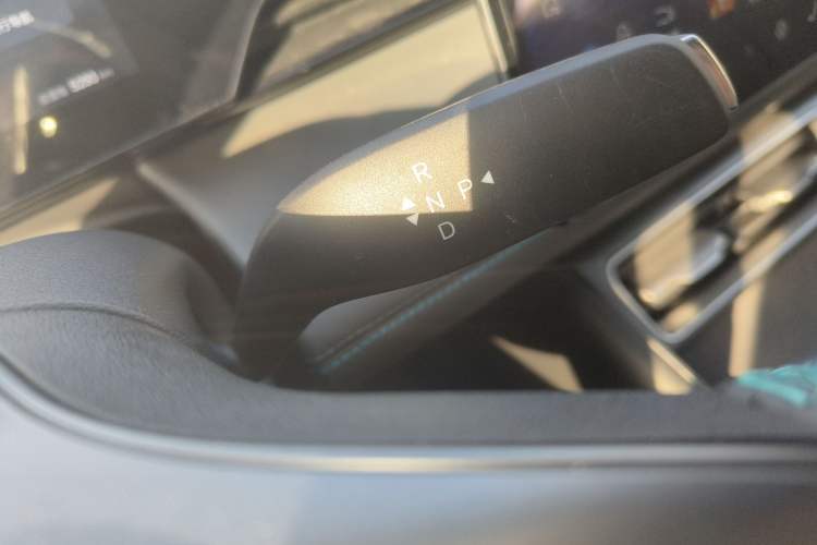 Used BYD Qin L 2025 EV 545KM Cloud Suspension Edition Gear Lever